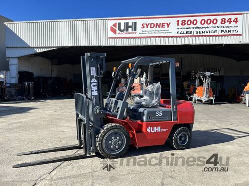 UHI E35D Lithium Forklift with 3-Stage 4.5m Lifting Height & 76.8V/280Ah Rated Battery Capacity