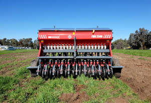 FARMTECH SEEDX FDD 2500 DOUBLE DISC SEED DRILL (3.0M)