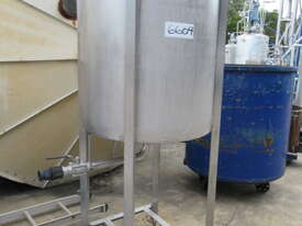 Stainless Steel Storage Tank (Vertical), Capacity: 500Lt - picture0' - Click to enlarge