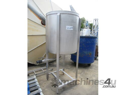 Stainless Steel Storage Tank (Vertical), Capacity: 500Lt