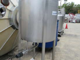 Stainless Steel Storage Tank (Vertical), Capacity: 500Lt - picture0' - Click to enlarge