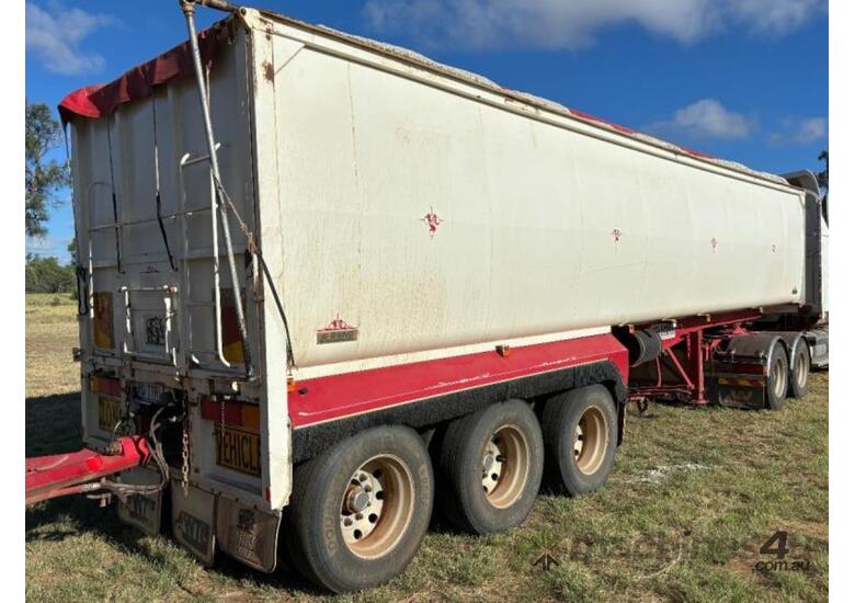 2012 RHINO TRI AXLE TIPPER TRAILER