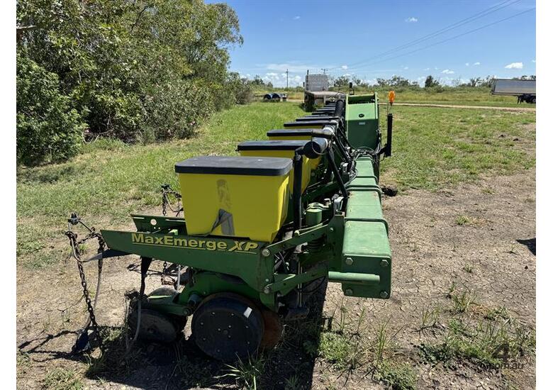 caption John Deere 1720 Maxemerge Stackfold Planter