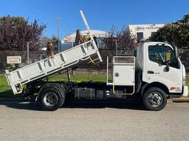 Truck Tipper Hino 300 4.2 Tonne 2016 Auto 3100mm tray 131581km Ex-Council SN1593 1IEN944 - picture0' - Click to enlarge