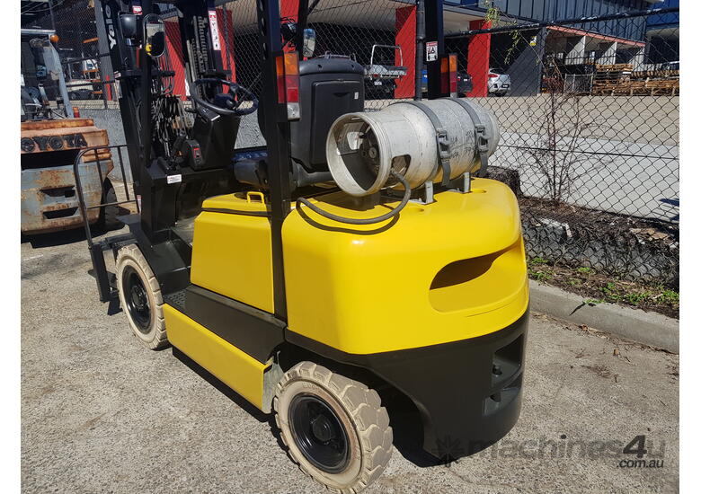 caption YALE GLP25RH 2.5T LPG Forklift | Container Entry | Side Shift