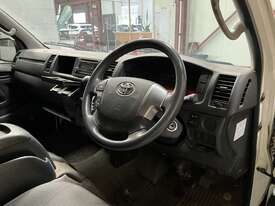 2014 Toyota Hiace  Diesel - picture2' - Click to enlarge