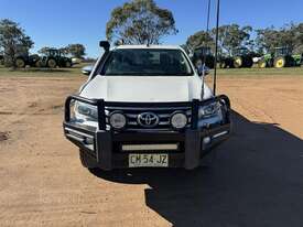 2017 TOYOTA Hilux SR5 Dual Cab Ute - picture0' - Click to enlarge