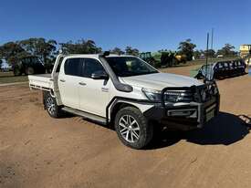 2017 TOYOTA Hilux SR5 Dual Cab Ute - picture1' - Click to enlarge