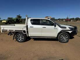 2017 TOYOTA Hilux SR5 Dual Cab Ute - picture2' - Click to enlarge