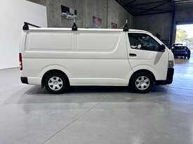 2018 Toyota Hiace  Diesel - picture1' - Click to enlarge