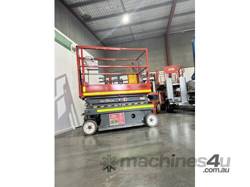 15' 2015 Skyjack SJ3215 Electric Scissor Lift