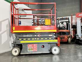 15' 2015 Skyjack SJ3215 Electric Scissor Lift - picture0' - Click to enlarge