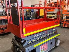 15' 2015 Skyjack SJ3215 Electric Scissor Lift - picture2' - Click to enlarge