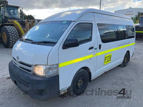 2013 TOYOTA Commuter 10 Seater Mini Bus