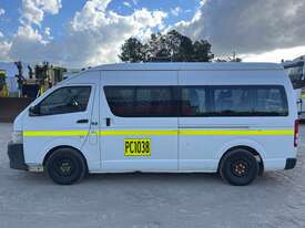 2013 TOYOTA Commuter 10 Seater Mini Bus - picture0' - Click to enlarge