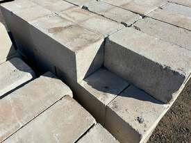 QTY X 3 PALLETS OF CONCRETE BLOCKS - picture0' - Click to enlarge