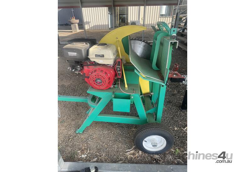 caption AgKing - Circular Log Saw - Compact, Mobile