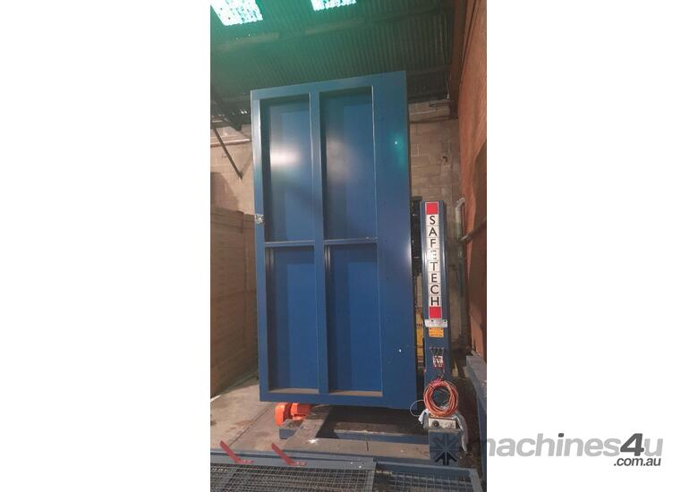 caption Safetech 2000Kg Pallet Inverter With Fencing