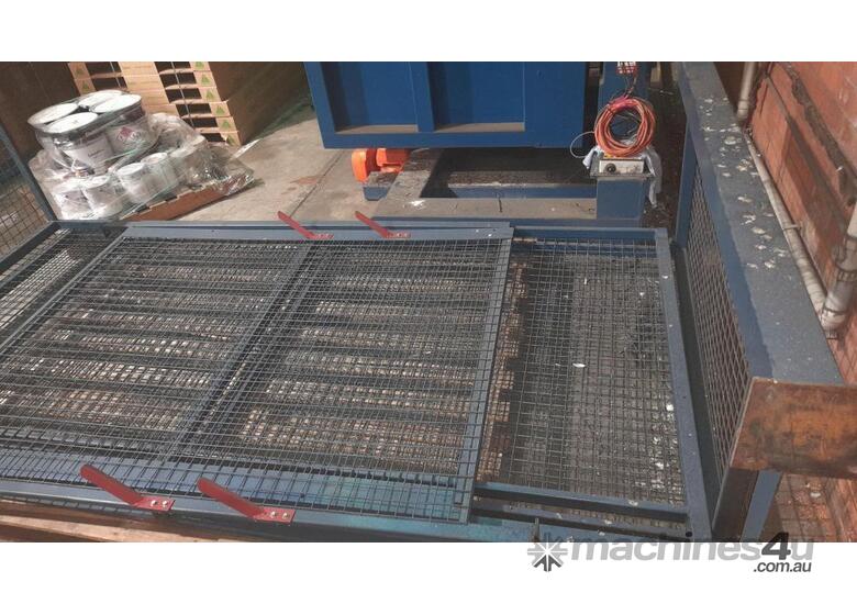 caption Safetech 2000Kg Pallet Inverter With Fencing