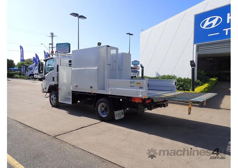 caption ISUZU NPS