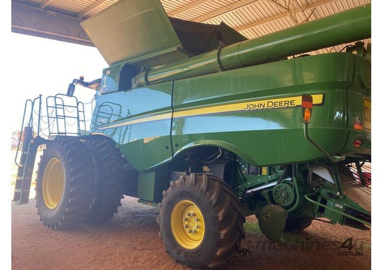 caption 2021 John Deere S780 Combines