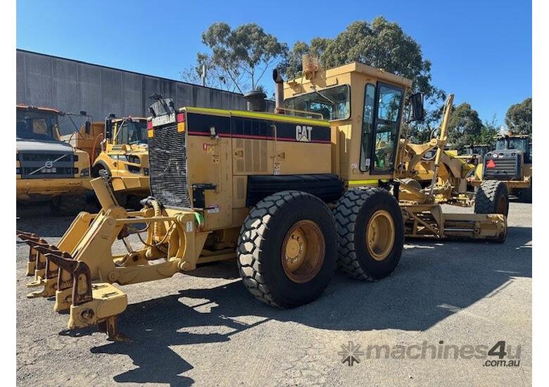 caption 2005 Caterpillar 140H Motor Grader