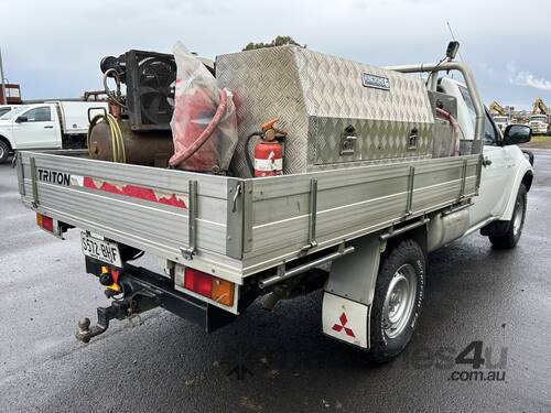 2014 Mitsubishi Triton GLX Diesel