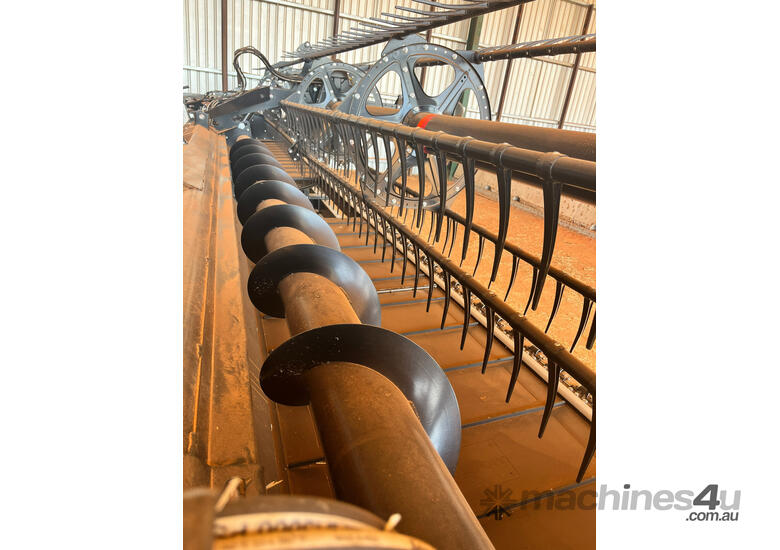 MacDon D130 Header Front Harvester/Header