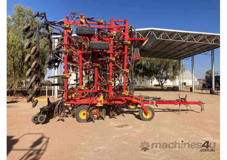 caption 2012 BOURGAULT 8910 60' BAR