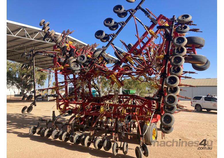 caption 2012 BOURGAULT 8910 60' BAR