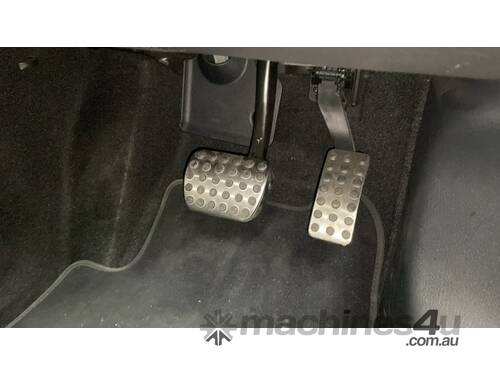 caption 2023 Mercedes-Benz GLB-Class GLB200 Wagon T/Petrol (Auto)