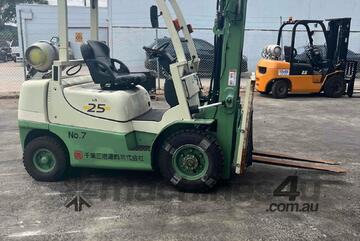 Sumitomo 2.5 Tonne Container mast Forklift