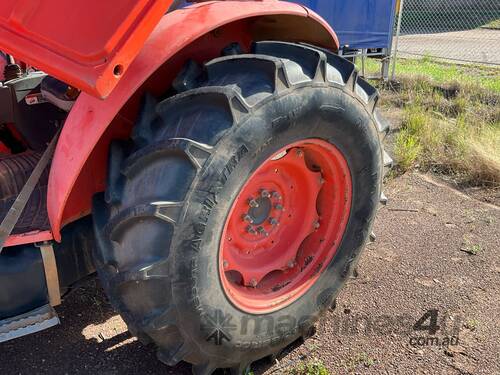 caption 2014 Kubota M8540 Tractor / Loader