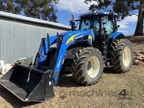 caption NEW HOLLAND T6080