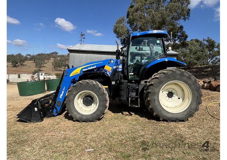 caption NEW HOLLAND T6080