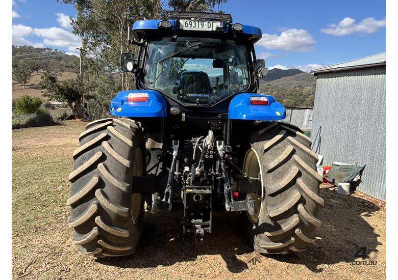 caption NEW HOLLAND T6080