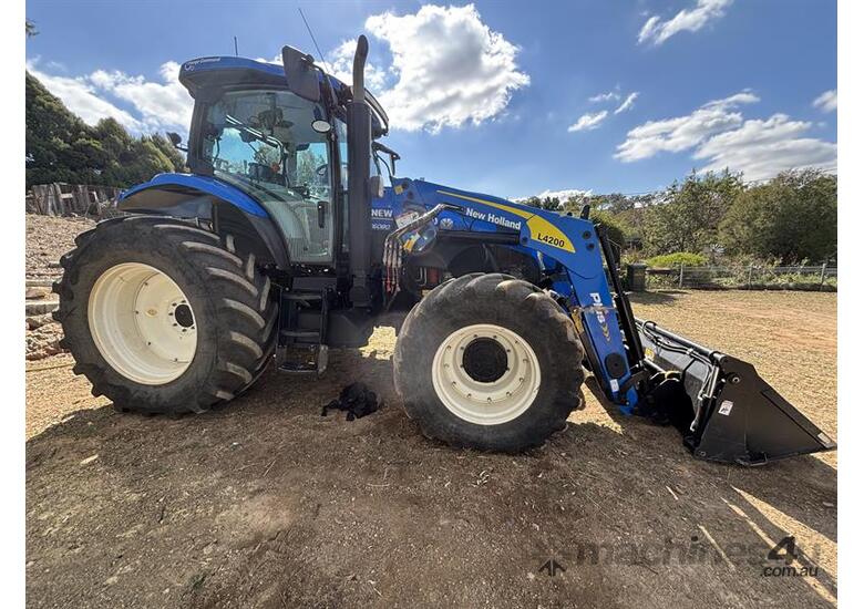 caption NEW HOLLAND T6080