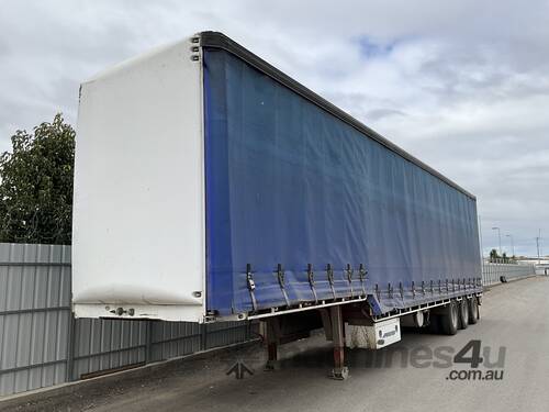 caption Financier's 2006 Maxitrans ST3 Tri-Axle