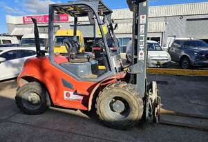 3.0T 2WD Rough Terrain Forklift with 360 Degree rotator