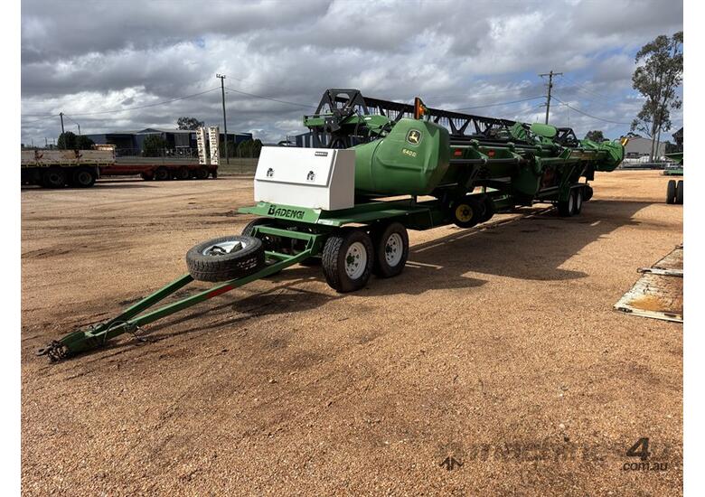 2010 JOHN DEERE 640D DRAPER PLATFORM & TRAILER