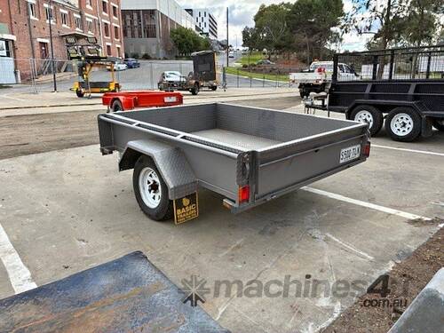 caption Basic Trailer 7x5