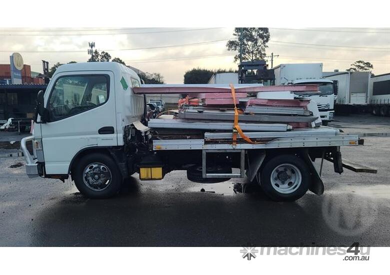 caption Fuso Canter 515