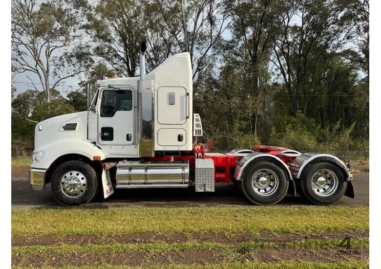 2014 Kenworth T403, Cummins ISX 470hp, 18sp manual 50T rated