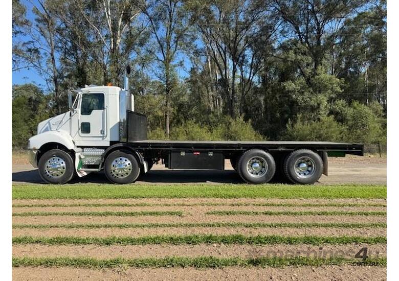 2006 Kenworth T350 day cab, 8x4, Cummins ISM 410hp, 232k kms, auto