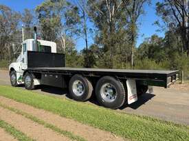 2006 Kenworth T350 day cab, 8x4, Cummins ISM 410hp, 232k kms, auto - picture1' - Click to enlarge