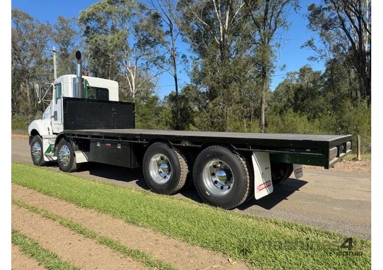2006 Kenworth T350 day cab, 8x4, Cummins ISM 410hp, 232k kms, auto