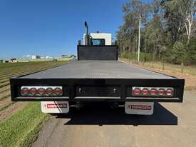 2006 Kenworth T350 day cab, 8x4, Cummins ISM 410hp, 232k kms, auto - picture2' - Click to enlarge