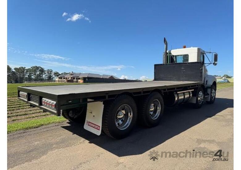 2006 Kenworth T350 day cab, 8x4, Cummins ISM 410hp, 232k kms, auto