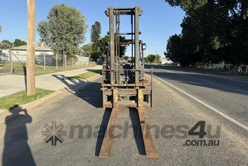 Clark   CMP 40D FORKLIFT