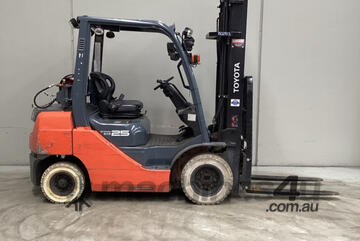 Toyota Forklift 2.5T with 6m Lift Height - Low Hours (Unit#: AU438)